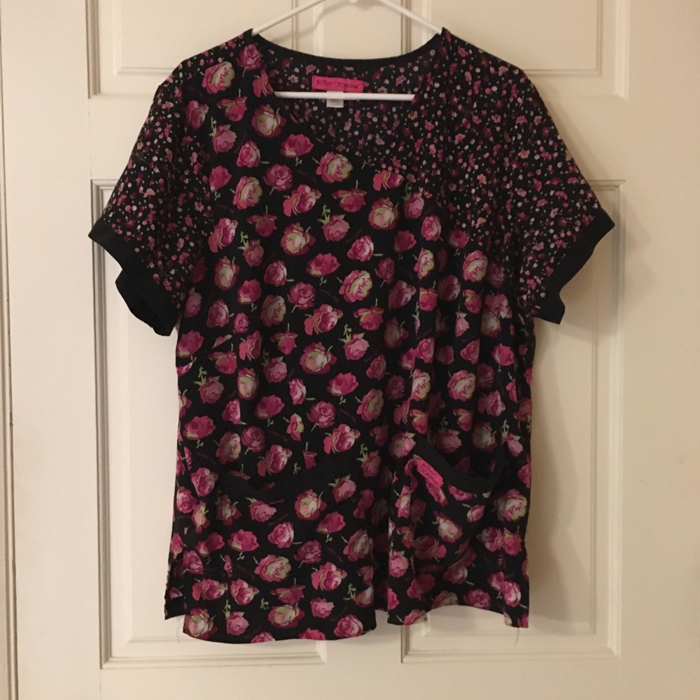 Women’s (2X) Scrub Top Floral Short Sleeve Top 2 Front Pockets | Betsey Johnson